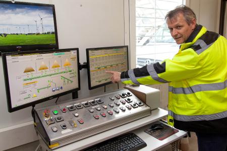 Mit dem neuen System ist auch Betriebselektriker Guido Behrens, welcher an der Waage arbeitet, sehr zufrieden.