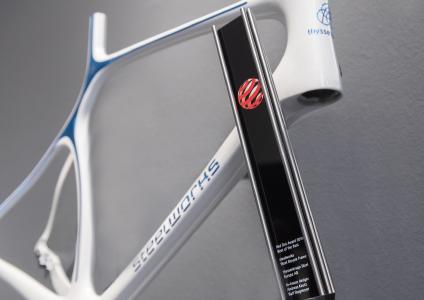 thyssenkrupp Steel hat ein Hightech-Rennrad aus Stahl entwickelt: steelworks heißt die neue Ingenieurs-Meisterleistung, mit der der Stahlbereich von thyssenkrupp den Best of the Best Red Dot Design Award in der Kategorie Material & Surfaces in diesem Jahr gewonnen hat