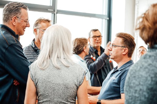 4_GRS-Roadshow_Thorsten Brückner und Teilnehmende.jpg