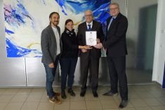 Stay_Uebergabe_Urkunde_klein-d73d289e.jpg