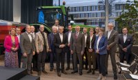 ZMRN-Mitgliederversammlung 2023 Vorstand und Geschäftsführung bei Gastgeber John Deere (c) ZMRN e.V.