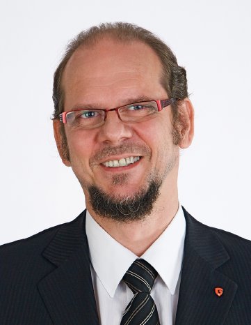 Dr. Dirk Hochstrate Portrait  RGB.jpg