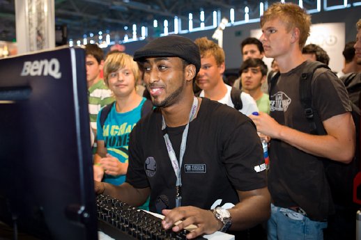 SpawN mit BenQ Display auf der gamescom.jpg