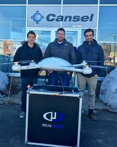 Oben: Mitglieder des UAV-Teams von Cansel freuen sich, Kunden das neue Microdrones-Angebot zu präsentieren. Im Bild von links nach rechts: Jean-Michel Dupe, UAV-Pilot und Can-Net-Administrator; David Laflamme, Segmentleiter, UAS und Überwachung und Benoît Lachapelle, Spezialist für geospatiale Anwendungen
