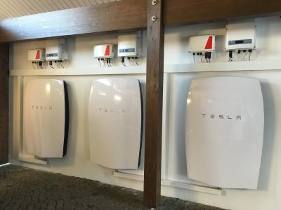 Stromspeicher Von Tesla Mercedes Benz Und Lg Chem Bringen