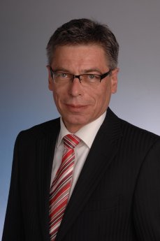 Dr. Rainer Czech.jpg
