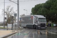 urban-lab-2-renault-trucks_01-05: Das Versuchsfahrzeug Urban Lab 2 von Renault Trucks reduziert den Kraftstoffverbrauch sowie die CO2-Emissionen von 12,8 Prozent im Stadt- und Regionalverkehr im Vergleich zu einem Serienfahrzeug.
