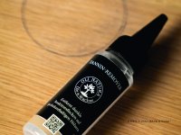 Der OLI-NATURA Tannin-Remover entfernt dunkle Reaktionsflecken auf gerbsäurehaltigen Hölzern.