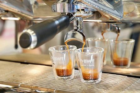 Die kontrollierte Remineralisierung von BWT water+more macht aus jedem Leitungswasser perfektes Kaffeewasser / Foto: BWT water+more