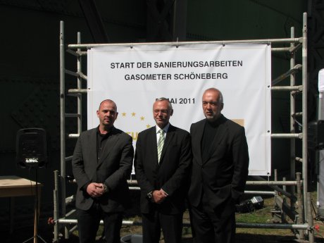 EUREF_Sanierungsbeginn_Gasometer_vlnr_Matthias_Chronz,_Bernd_Krömer,_Reinhard_Müller.jpg