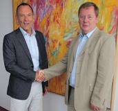 Ottmar Flach (re.) und Dr. Stefan Günther (ANVO-Systems Dresden)