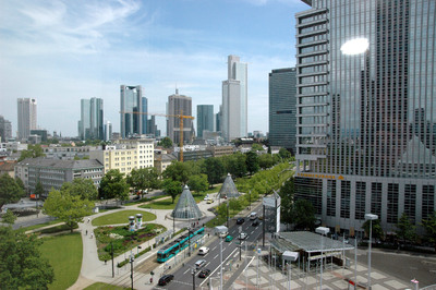 Bei der cormeta ag ging es im Juni hoch hinaus: Seinen alljährlichen Kundentag richtete der SAP Channel Partner diesmal im Messeturm in Frankfurt/Main aus. Die Teilnehmer nutzten die Gelegenheit zu einem Ausflug in die 36. Etage, um die Mainmetropole aus einer anderen Perspektive zu erleben