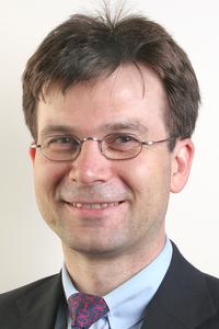 Freiburg, Oktober 2009 – Innovationskraft trifft auf Vernetzung. Der international anerkannte und im ÖPV-Bereich gut vernetzte Marktentwicklungsexperte Christophe Fondrier (40) wird highQ ab sofort bei der Erschließung seines Marktpotentials unterstützen.