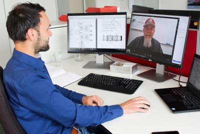 Grenzebach ist es ein großes Anliegen, die Glashersteller durch kompetente Begleitung im Service zu unterstützen: Stephen W. Joyce von Cardinal und Martin Wagner von Grenzebach arbeiten seit Jahren eng und partnerschaftlich zusammen. Quelle: Grenzebach