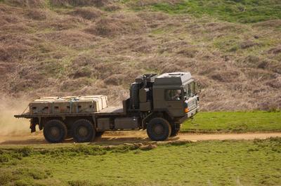 HX58 Dreichachser mit Pritsche