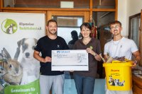 V. l. n. r.: Dominik Heinzelmann (Gründer und Geschäftsführer, hTRIUS GmbH), Alexandra Häßler (Leiterin des Tierheims Horb) und Oliver Flug (Digital Customer Experience Manager, hTRIUS GmbH) bei der Spendenübergabe.