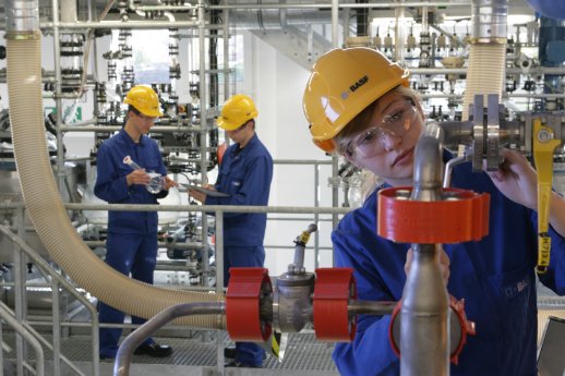 PI_19_Chemikant_Copyright BASF.jpg