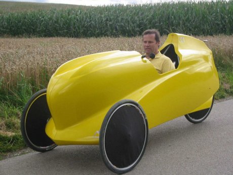 Pellmeyer im Velomobil.jpg