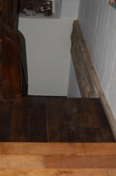 11-Haupthaus_Treppe_renoviert_DSC_8595_az.JPG