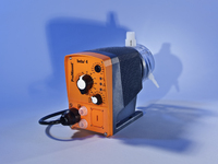 Die Magnetdosierpumpen Beta®/ 4 und Beta®/ 5 sorgen mit einstellbarer Impulsunter- und –übersetzung für ein einfachere und genauere Anpassung des Chemikalienverbrauches.