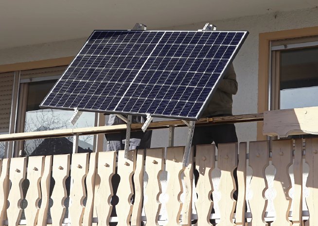 balkon-solar-mini-solaranlage-1200px-png.png.png