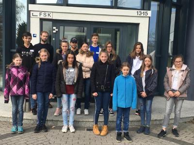 Junge Besucherinnen zwischen 11 und 14 Jahren erhielten am Girls’Day Einblicke in die Entwicklung und Produktion pneumatischer Antriebe – und durften die Technologie hautnah erleben und ausprobieren