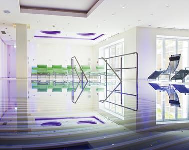 Dieses Jahr lädt REHAU die Messebesucher unter dem Motto "REHAU. All inclusive" auf eine Reise durch die Fensterwelt ein