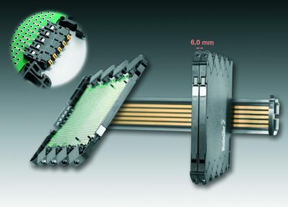 Weidmüller Omnimate Housings "CH20M6": Das neue Elektronikgehäuse samt optionalem Tragschienenbus zeichnet sich durch die bislang höchstmögliche Flächenausnutzung bei einem 6 mm-Gehäuse aus. Detail: Vollautomatische Verarbeitung der Anschlusselemente mit der Baugruppe in einem Fertigungsprozess