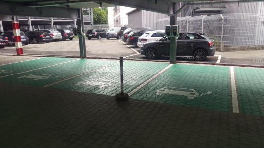 Ladeplätze für E-Autos im Philips Parkhaus