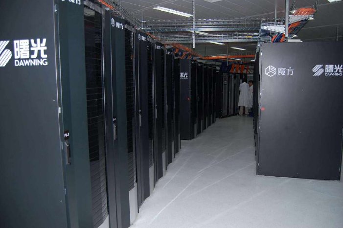 Der Shanghai Supercomputer ist der zehnt schnellste Computer der Welt.jpg