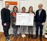 Belegschaft der FEGA & Schmitt Elektrogroßhandel GmbH sammelt Spende für Hospizverein Ansbach e.V.

(v.l.n.r. Julian Klungler (Auszubildender FEGA & Schmitt Elektrogroßhandel GmbH), Annette Lederer-Heer (Einsatzleitung und Koordinatorin Hospizverein Ansbach e.V.), Ulla Schreiber (1. Vorsitzende Hospizverein Ansbach e.V.), Sabine Emmert (Assistentin der Geschäftsführung FEGA & Schnitt Elektrogroßhandel GmbH), Helmut Kappe (Schatzmeister Hospizverein Ansbach e.V.))