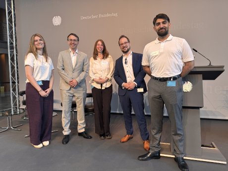 Bundestag-Gruppenfoto-(C)-Hochschule Hannover.JPG