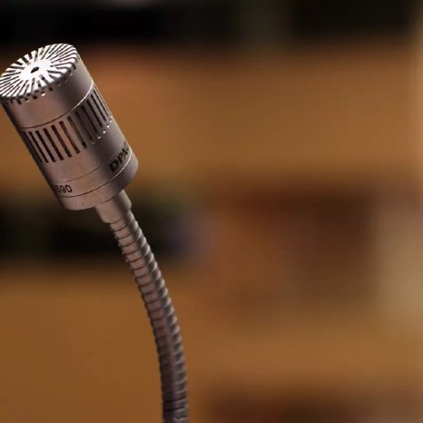 microphone-2316268_1280__FocusFillWzgwMCw4MDAsIngiLDE0N10.webp