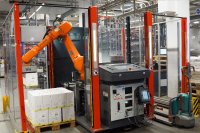 KOCH PalletSystemMove:  leistungsstarke Roboterlösung für die Palettierung von Frosch-Kartons