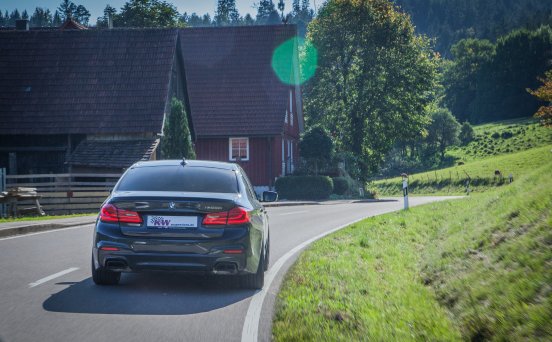 KW_V3_BMW_M550i_xDrive_G30_Fahraufnahme_004.jpg