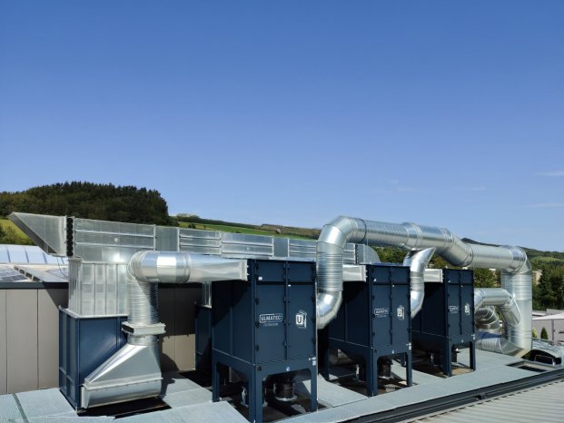 ULMATEC Absauganlagen unter blauem Himmel.jpg
