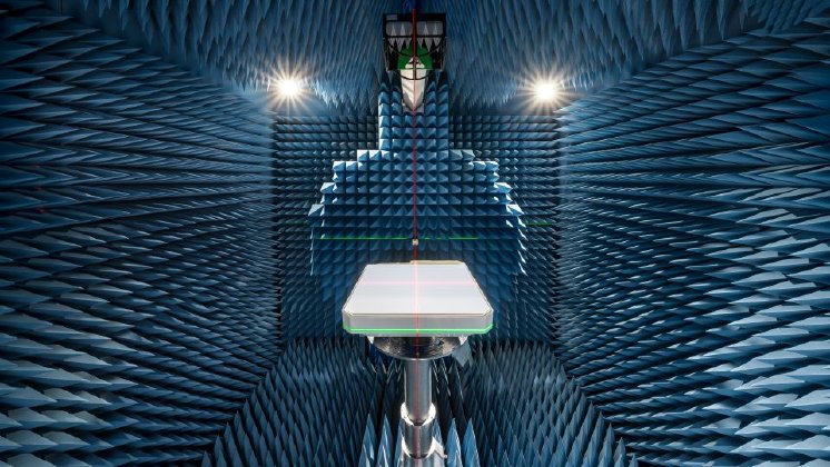 planar-antenna-array-measurement-scene-photo-rohde-schwarz_200_120159_960_540_5.jpg