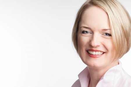 Grit Endter, Head of HR Operations & Development bei Snom Technology GmbH