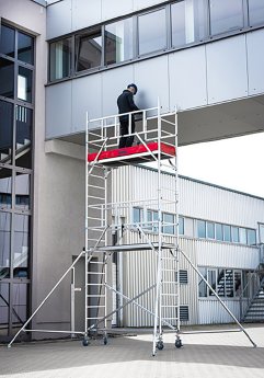 Das_KRAUSE_ProTec_1000_FahrGerüst_in_Anwendung_RGB96.jpg