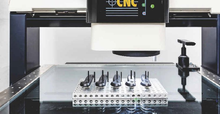 Copyright Mike König - Die Multisensor-Messmaschine Smartscope CNC 500 von OGP im Einsatz beim V.png