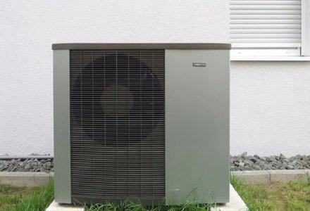 Außengerät einer NIBE Luft/Wasser-Wärmepumpe © NIBE Systemtechnik GmbH