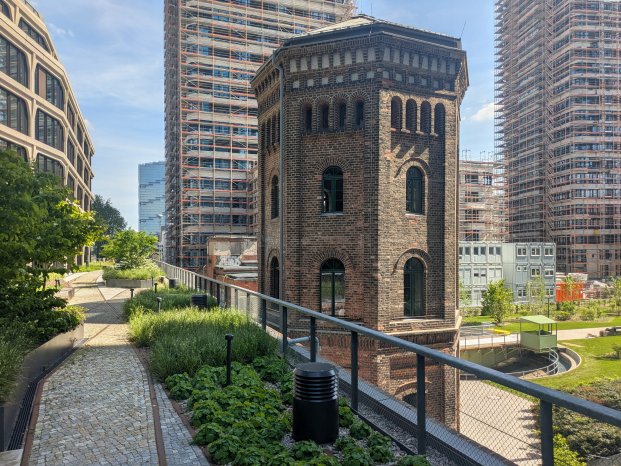 Optigruen_Referenz_am Postbahnhof Berlin_01.jpg