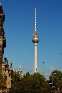 Der Berliner Fernsehturm wurde mit einer VERSO CLIQ-Schließanlage von ASSA ABLOY Sicherheitstechnik GmbH ausgestattet. Foto: TV Turm Alexanderplatz Gastronomiegesellschaft mbH