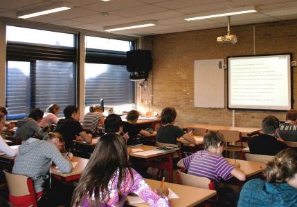 Folienrollos sorgen für ideale Lichtverhältnisse beim Einsatz digitaler Medien
