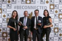 Am 23. November nahmen (von links) Svenja Kremin (Brand Space Designer, MIKS), Tobias Becker (Leiter Kundenkommunikation), Caparol-Geschäftsführer Dr. Tony Horneff und Michaela Kruse (Managing Director, MIKS) den FAMAB AWARD Silber 2017 entgegen. Sie erhielten ihn für den gemeinsamen Messeauftritt der Marken Caparol, alsecco, Disbon und Lithodecor auf der BAU 2017 in München / Foto: FAMAB