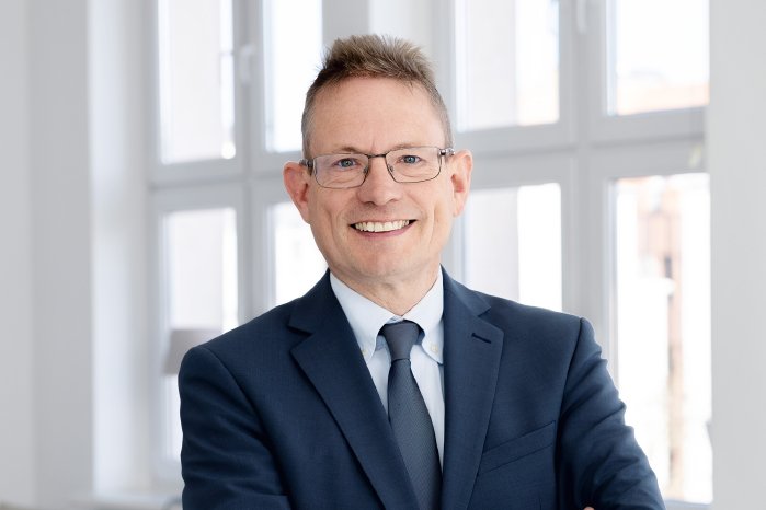 Prof.Dr.Oliver_Kruse_FHM.jpg