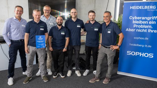 2025-07-22_Sophos und Gold Partner Heidelberg iT_Gruppe Vertrieb_edited.jpg