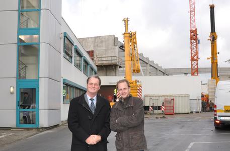 Die Venjakob-Geschäftsführer Otto und Christian Nüßer: "Die Investition in unseren Standort bedeutet einen großen Kapazitätszuwachs für unsere Produktion und wird auch die Arbeitsbedingungen für die Belegschaft spürbar verbessern." (Foto: Venjakob)