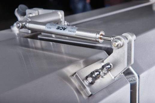 Bild 7 ACE ENT Bremen Detail an Klappe von Waschanlage.jpg