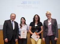 Der Landesbeauftragte für Mittelstand und Handwerk Peter Hofelich und Laudatorin Claudia Pralle, Projektleiterin der Landesinitiative 